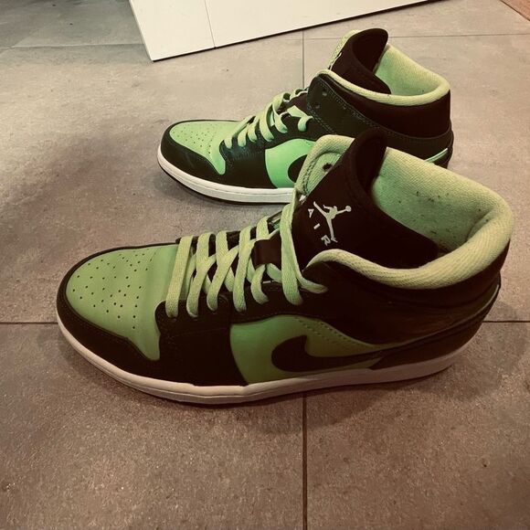 Nike Air Jordan 1 - sz 10 - Lime Green Hulk - Mids High GorpCore main image 5
